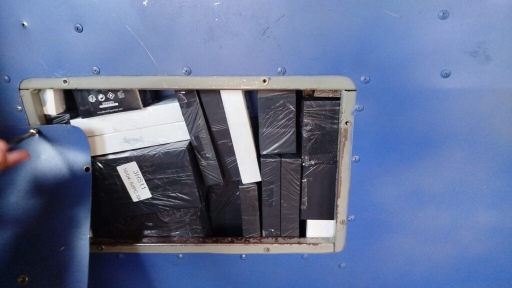 Celulares-PRF-02-1024x576 PRF apreende carga de celulares de alto valor na BR 277 em Laranjeiras do Sul